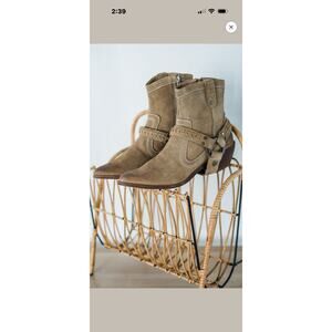 Charly Western Ankle Boots Beige Leather Zip Straps Studded Women's Size 8.5